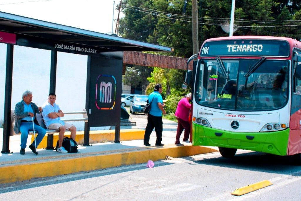 El Gobierno del Estado de México moderniza infraestructura vial de corredor Toluca-Metepec-Tenango; instala parabuses y estelas